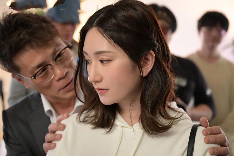 Poster of Cô vợ trẻ bị sếp của chồng gạ đụ trong lần đầu gặp mặt