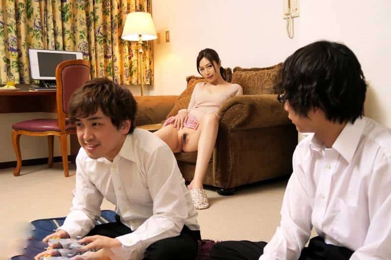 Poster of Mẹ bạn khoe lồn gạ tình bạn thân con trai