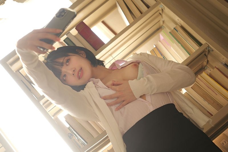 Poster of Nữ giáo viên xinh xắn thích chụp ảnh tự sướng bị những cậu học trò bắt gặp và