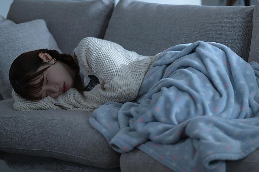 Poster of Thấy em gái ngủ say, anh trai giả vờ sờ soạng rồi cưỡng hiếp